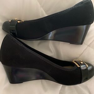 Black low heel pump size 5, worn once like new. Stretch material on sides.
